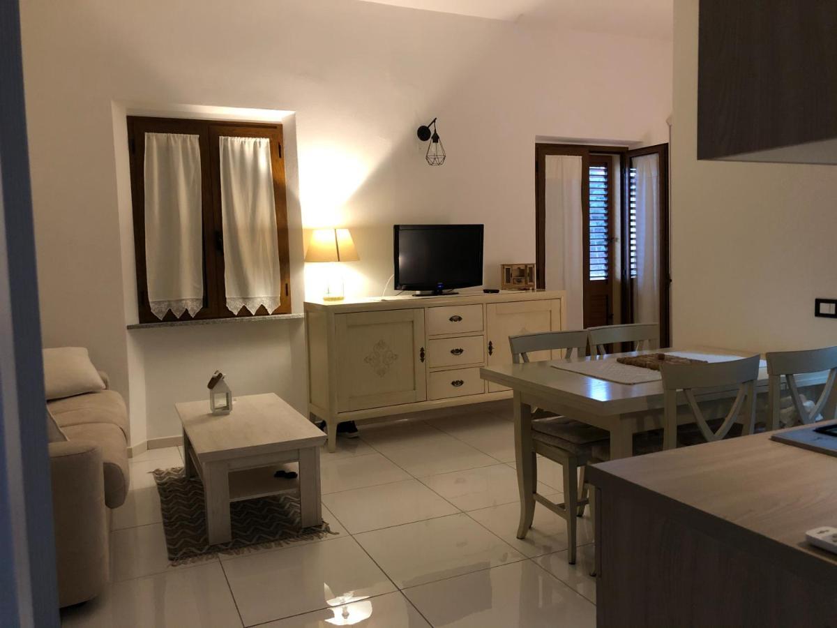 Elegante Monolocale Al Centro Del Paese Apartamento Teulada Exterior foto