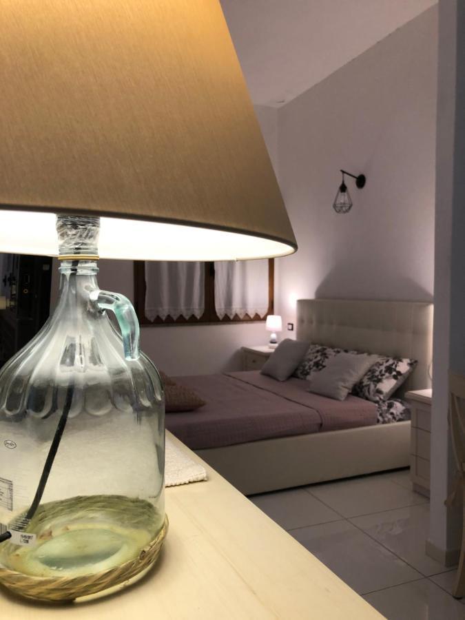 Elegante Monolocale Al Centro Del Paese Apartamento Teulada Exterior foto