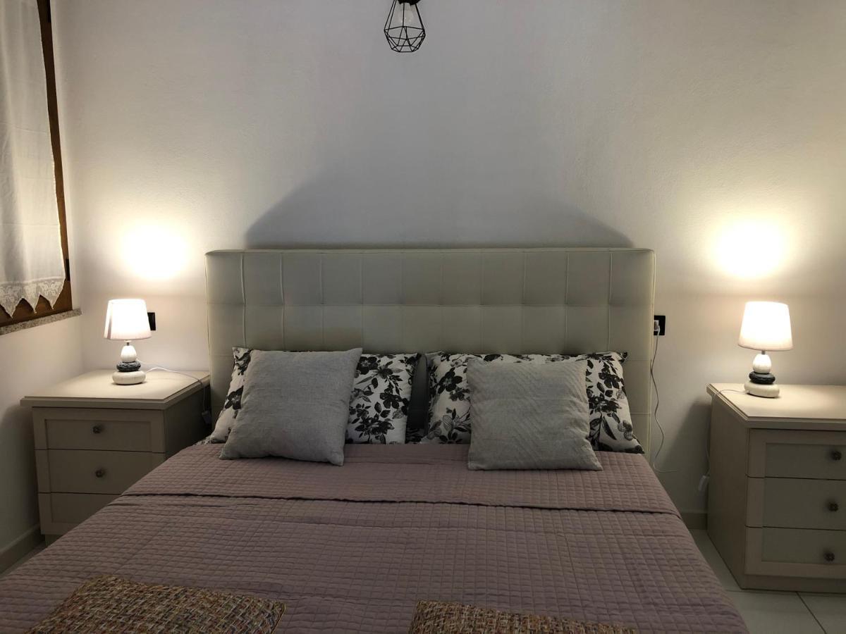Elegante Monolocale Al Centro Del Paese Apartamento Teulada Exterior foto